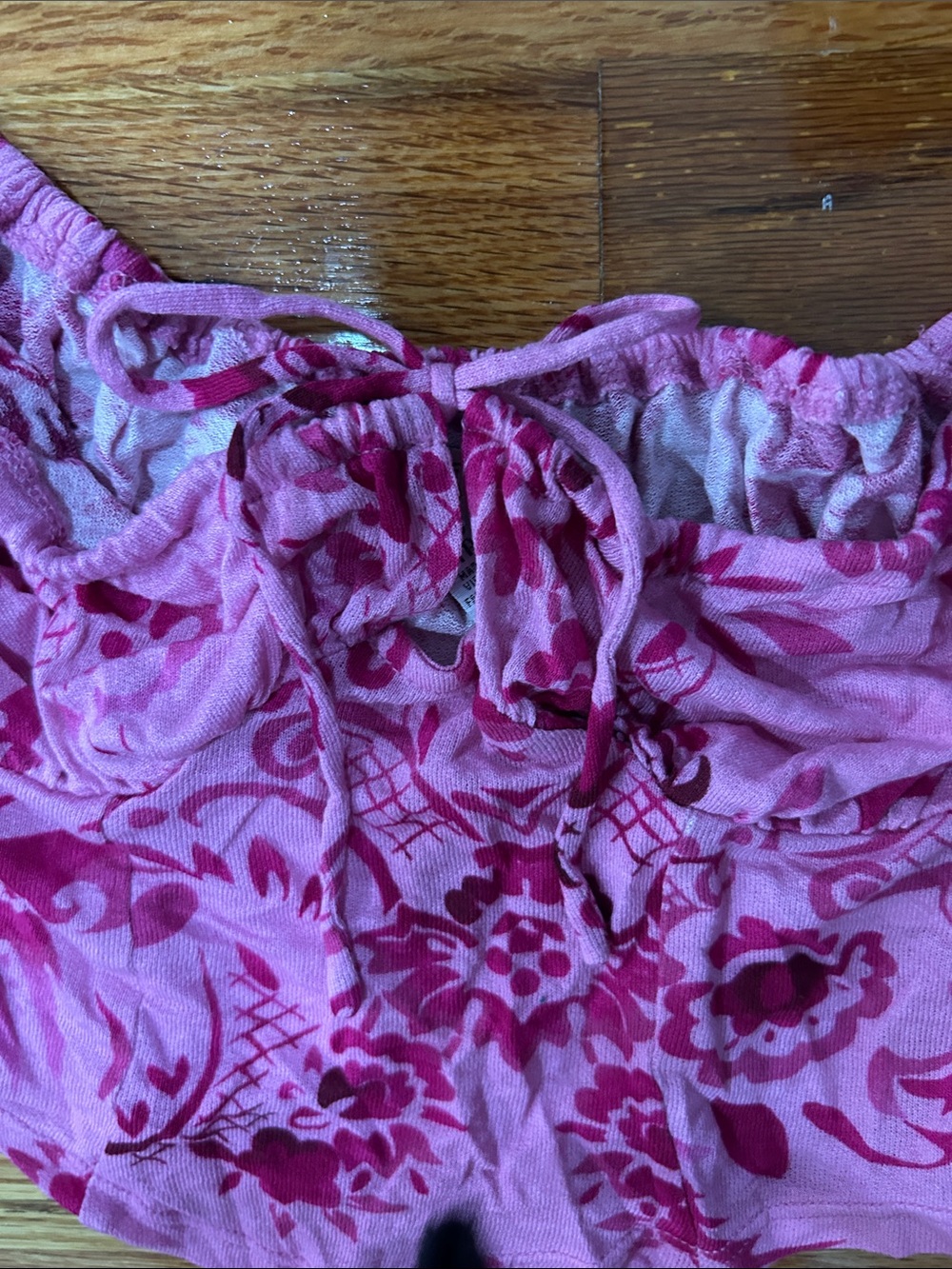 Urban Outfitters Pink Floral Velvet Burnout Off-Shoulder Crop Top - Picture 3 of 4